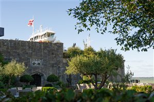 Yarmouth Castle & the ferry